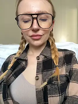 Snapshot of EvaBrooklyn chatting on 7, 3, 2025 EvaBrooklyn online show from 7, 3, 2025