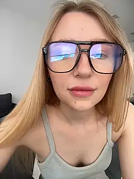 Snapshot of EvaBrooklyn chatting on 8, 3, 2025 EvaBrooklyn online show from 8, 3, 2025