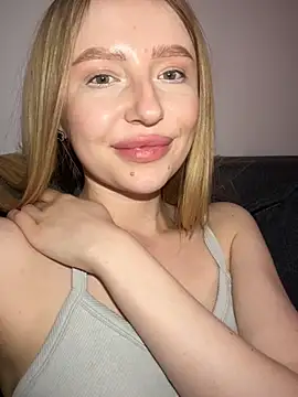 Snapshot of EvaBrooklyn chatting on 8, 3, 2025 EvaBrooklyn online show from 8, 3, 2025