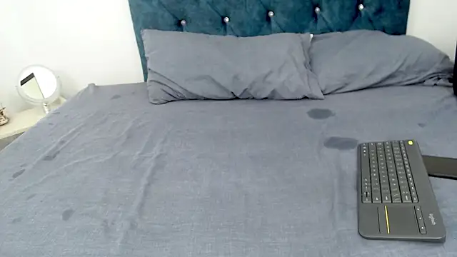 Snapshot of AriaBliss_ chatting on 4, 3, 2025 AriaBliss online show from 4, 3, 2025