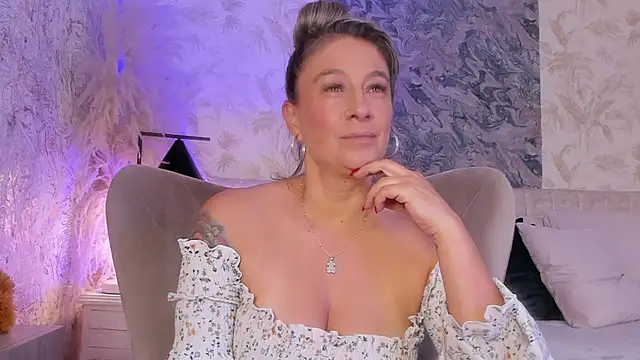 Liannaa  online show from 3, 11, 2025