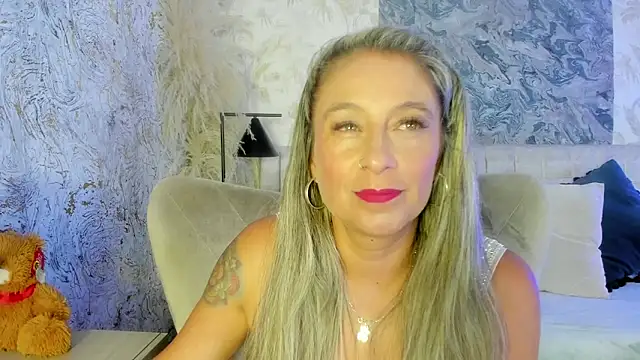 Liannaa  online show from 1, 12, 2025