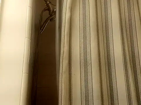 wetnwildforyou online show from 4, 10, 2025