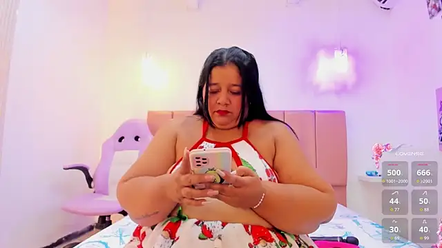 Snapshot of LunaaSweett chatting on 5, 12, 2025 LunaaSweett online show from 5, 12, 2025