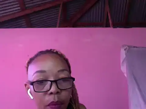 Snapshot of Ladyzee25 chatting on 2, 5, 2026 Ladyzee25 online show from 2, 5, 2026