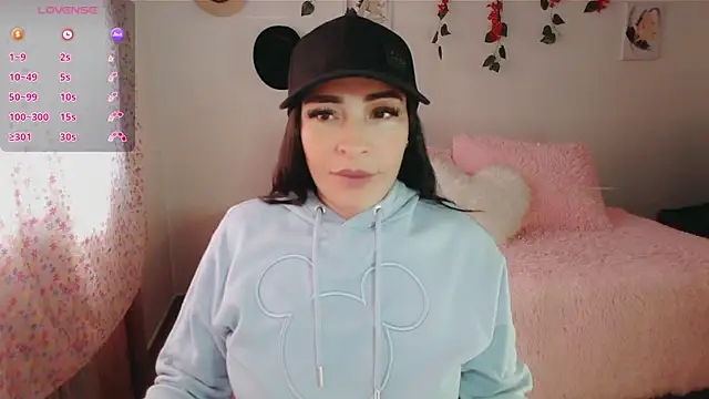 luna lgomez  online show from 12, 11, 2025