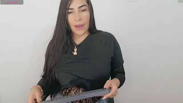 Snapshot of luna_lgomez_ chatting on 18, 7, 2026 luna lgomez online show from 18, 7, 2026
