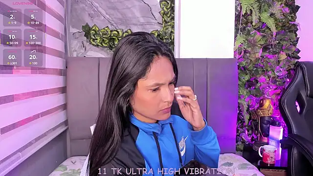 Fernanda liie  online show from 27, 11, 2025