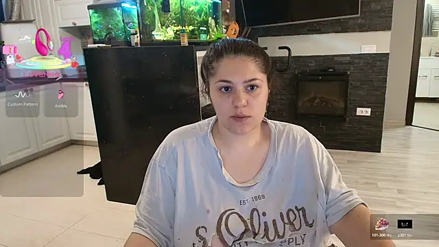 Snapshot of Layla- chatting on 16, 5, 2026 Layla- online show from 16, 5, 2026