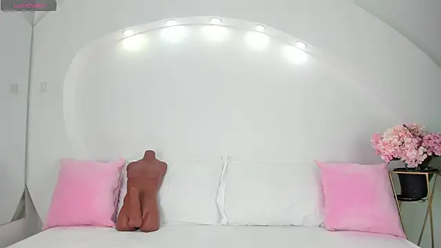 Snapshot of ValeriMilton chatting on 20, 10, 2025 ValeriMilton online show from 20, 10, 2025