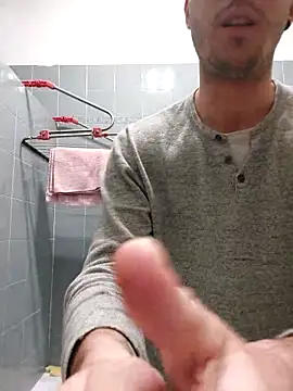 Cazzettostorto99 online show from 4, 3, 2026