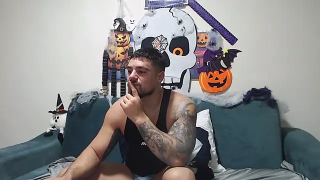 Tiberius hunk online show from 5, 11, 2025