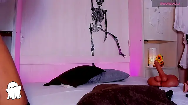 Snapshot of BeverlySteel chatting on 8, 10, 2025 BeverlySteel online show from 8, 10, 2025