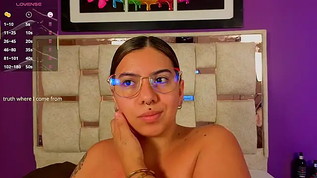 emilyy cooperr online show from 17, 4, 2026