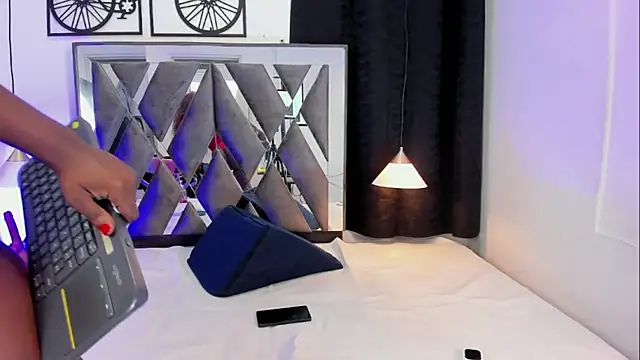 CandyMartinez  online show from 13, 3, 2026