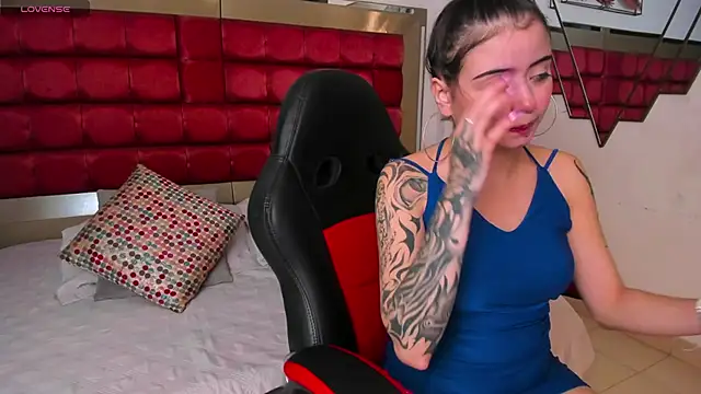 SaskiaGrendel online show from 10, 4, 2026