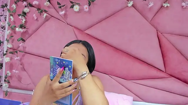 Snapshot of _Violeta_18 chatting on 11, 10, 2025 Violeta 18 online show from 11, 10, 2025