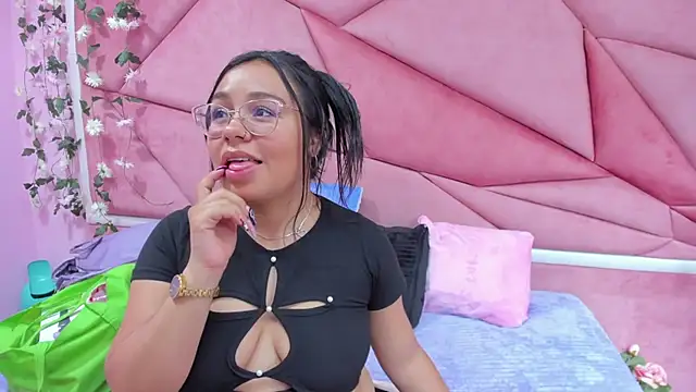 Snapshot of _Violeta_18 chatting on 12, 10, 2025 Violeta 18 online show from 12, 10, 2025