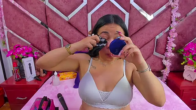 Snapshot of _Violeta_18 chatting on 21, 10, 2025 Violeta 18 online show from 21, 10, 2025