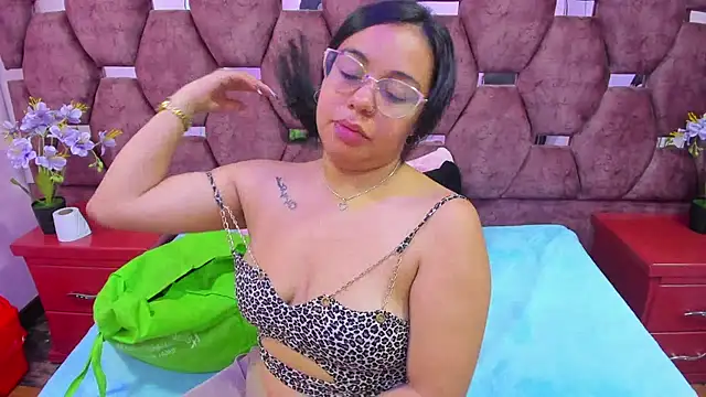 Snapshot of _Violeta_18 chatting on 11, 11, 2025 Violeta 18 online show from 11, 11, 2025