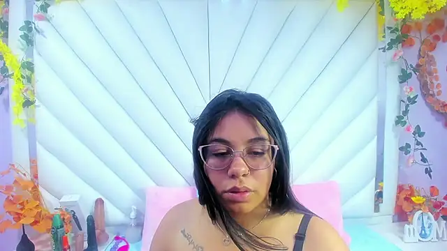 Snapshot of _Violeta_18 chatting on 14, 11, 2025 Violeta 18 online show from 14, 11, 2025