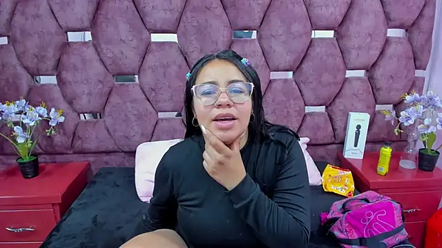 Snapshot of _Violeta_18 chatting on 24, 11, 2025 Violeta 18 online show from 24, 11, 2025