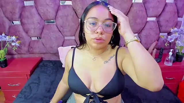 Snapshot of _Violeta_18 chatting on 25, 11, 2025 Violeta 18 online show from 25, 11, 2025