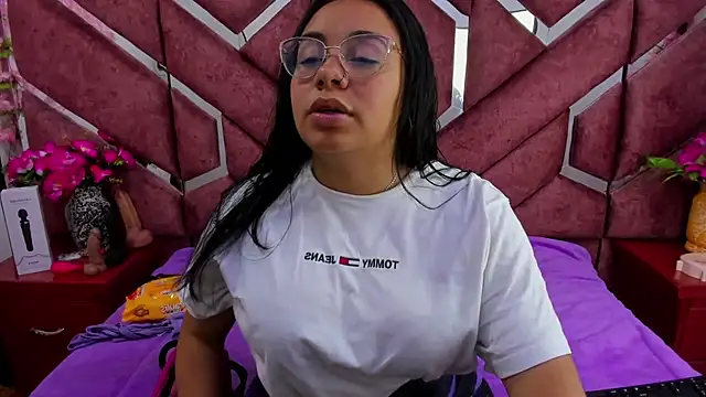 Snapshot of _Violeta_18 chatting on 28, 11, 2025 Violeta 18 online show from 28, 11, 2025