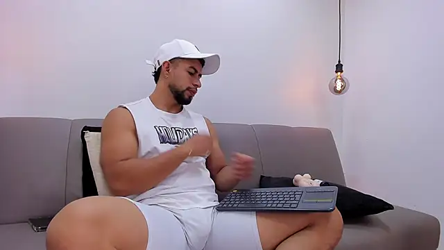 Eithan Connorr online show from 3, 10, 2025