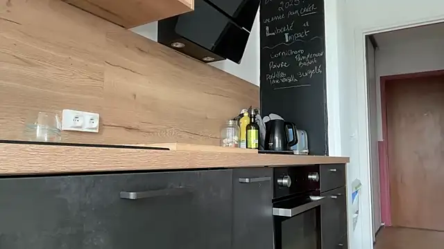 Snapshot of HevaRose chatting on 18, 9, 2025 HevaRose online show from 18, 9, 2025