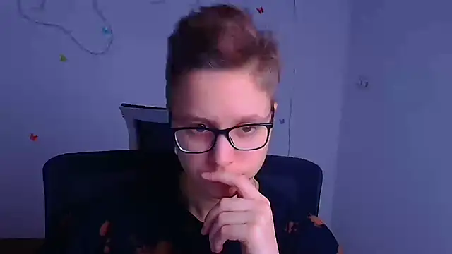 Bella Swannn online show from 5, 3, 2025