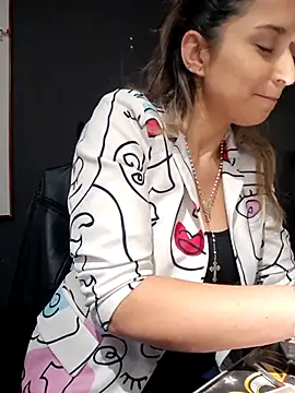 Isabella Varella online show from 22, 10, 2025