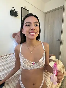 ZaraLuuv online show from 5, 4, 2026