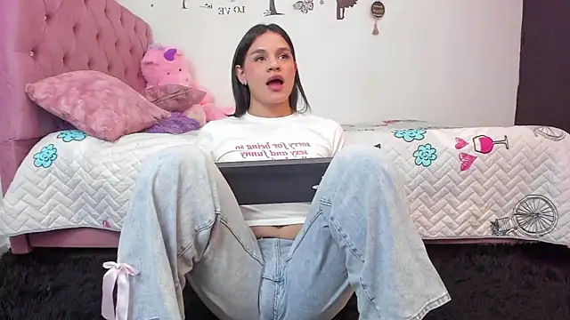 Moonroxe  online show from 22, 12, 2025