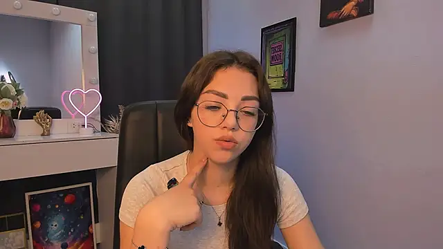 Snapshot of kiki_swan chatting on 16, 3, 2025 kiki swan online show from 16, 3, 2025