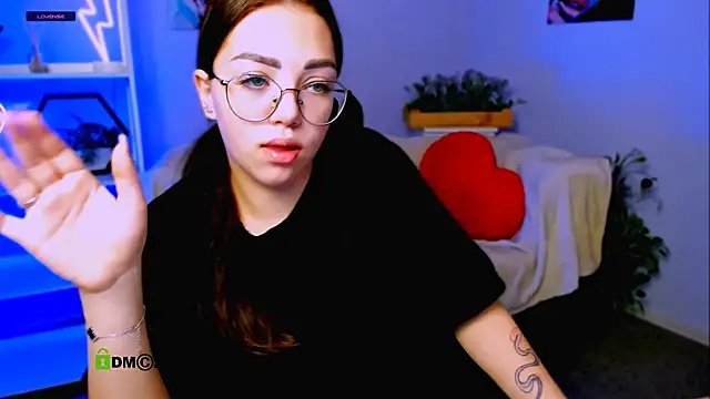 Snapshot of kiki_swan chatting on 17, 3, 2025 kiki swan online show from 17, 3, 2025