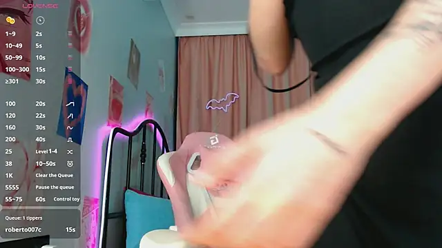 Snapshot of Cassie_Scott chatting on 13, 10, 2025 Cassie Scott online show from 13, 10, 2025