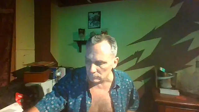 Snapshot of HunkofRock chatting on 1, 7, 2026 HunkofRock online show from 1, 7, 2026