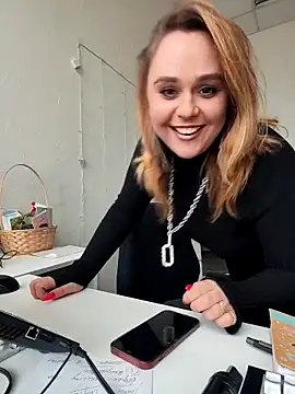 Juicy PeachLux online show from 17, 3, 2025