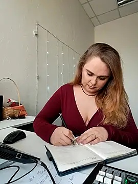 Juicy PeachLux online show from 14, 9, 2025