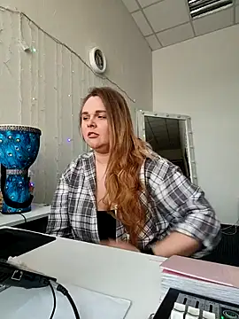 Juicy PeachLux online show from 15, 2, 2026