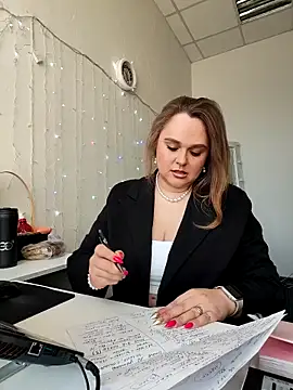 Juicy PeachLux online show from 1, 4, 2026