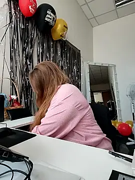 Juicy PeachLux online show from 4, 6, 2026