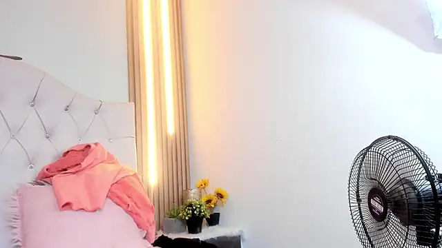 Alexa Bravva online show from 20, 9, 2025