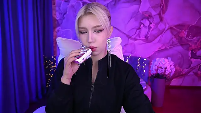 SelenaIris online show from 3, 10, 2025