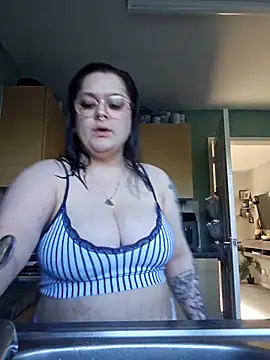 Snapshot of Saucy-Serenity chatting on 25, 4, 2026 Saucy-Serenity online show from 25, 4, 2026