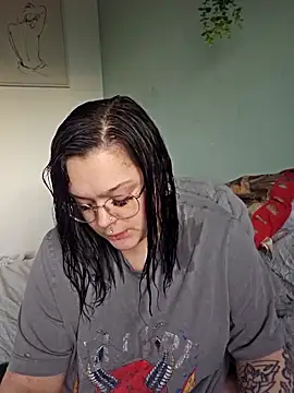 Snapshot of Saucy-Serenity chatting on 26, 4, 2026 Saucy-Serenity online show from 26, 4, 2026