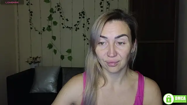 Snapshot of Kiss_julli88I chatting on 17, 12, 2025 Kiss julli88I online show from 17, 12, 2025