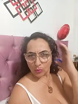 Snapshot of AlessandraLeroy chatting on 18, 4, 2026 AlessandraLeroy online show from 18, 4, 2026