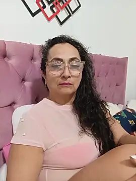 Snapshot of AlessandraLeroy chatting on 25, 5, 2026 AlessandraLeroy online show from 25, 5, 2026